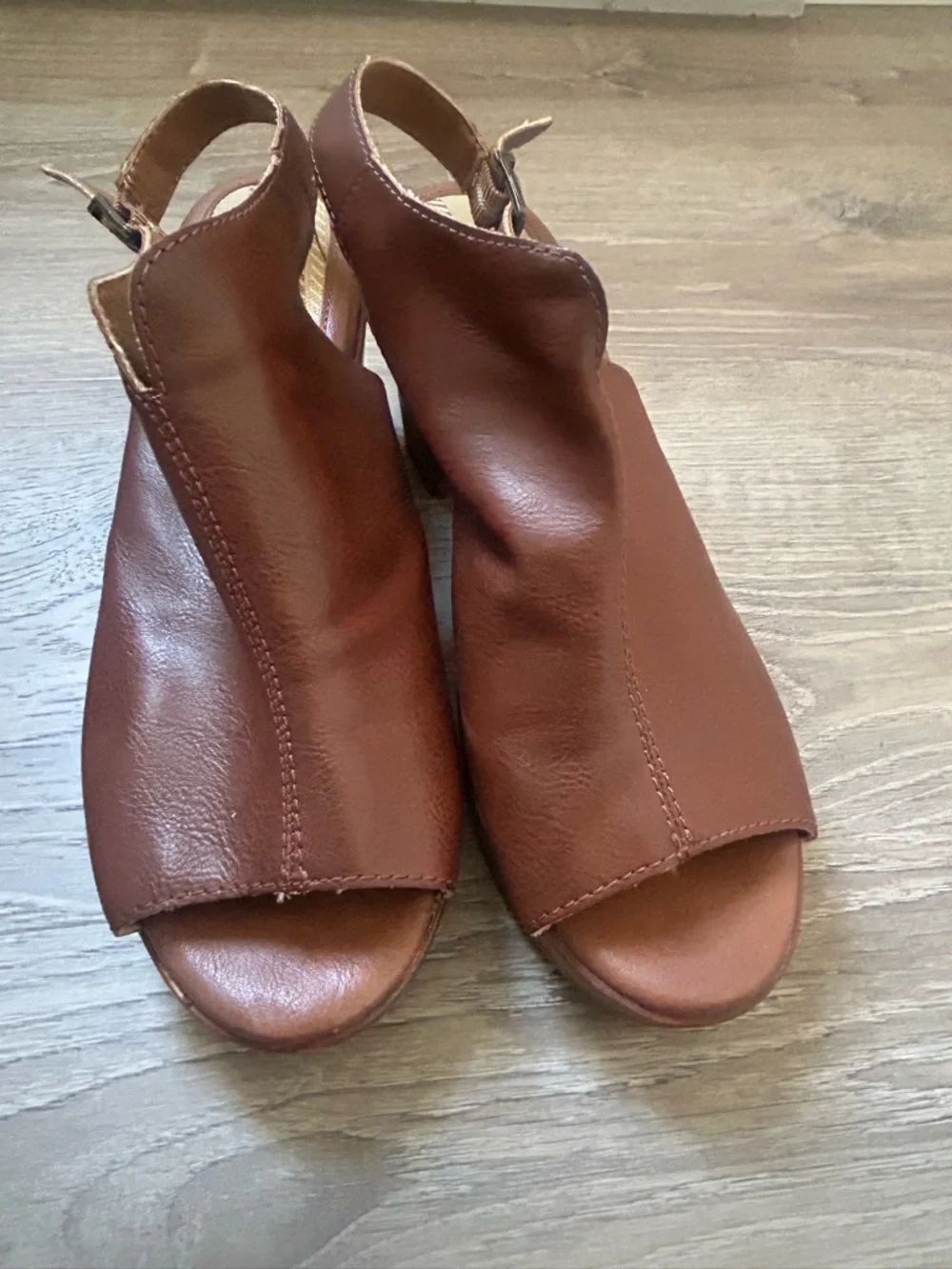 boc Women’s Brown Leather Slingback Open-Toe Sandals - Picture 8 of 10